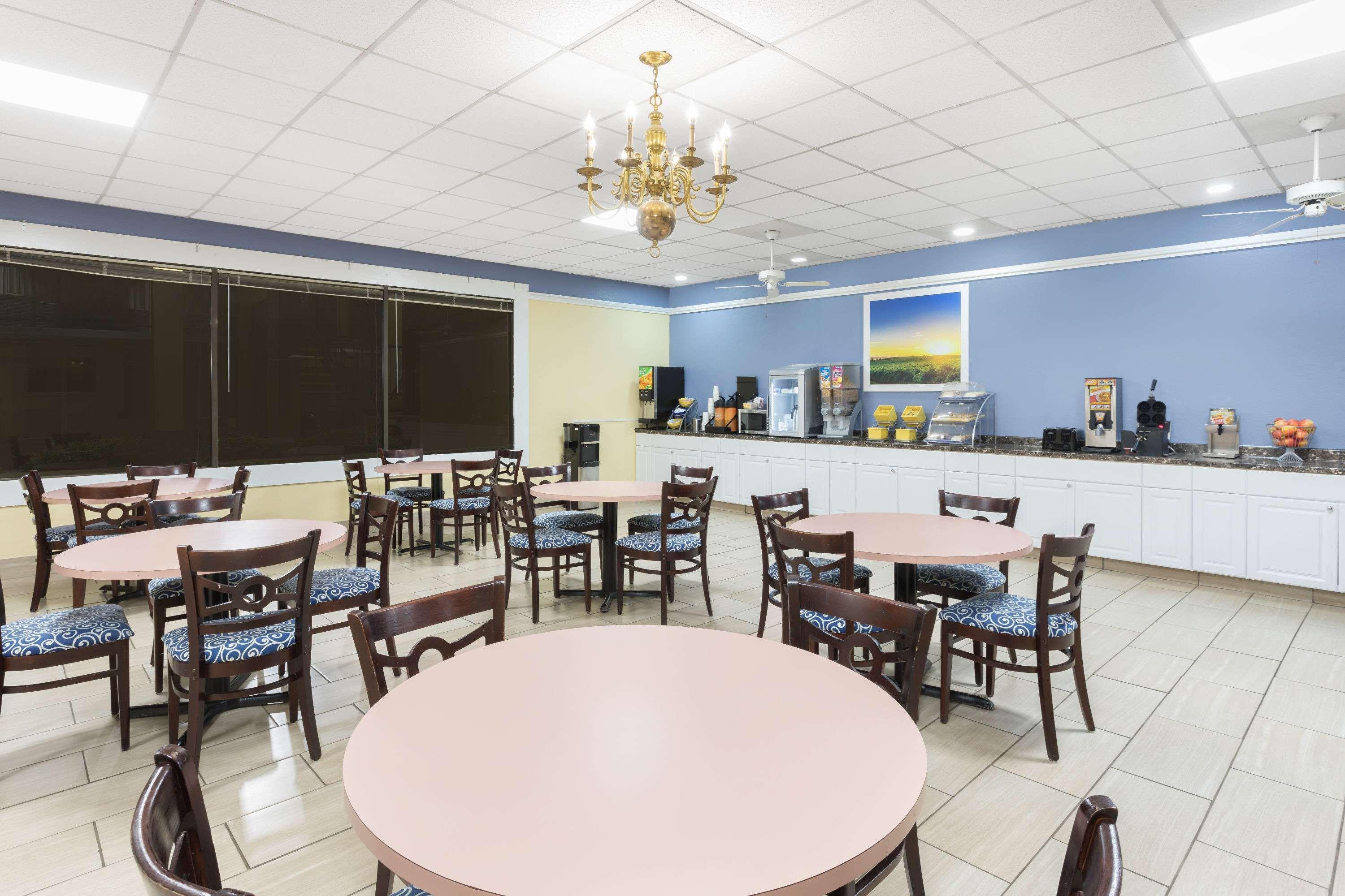 Days Inn By Wyndham Orangeburg South Buitenkant foto