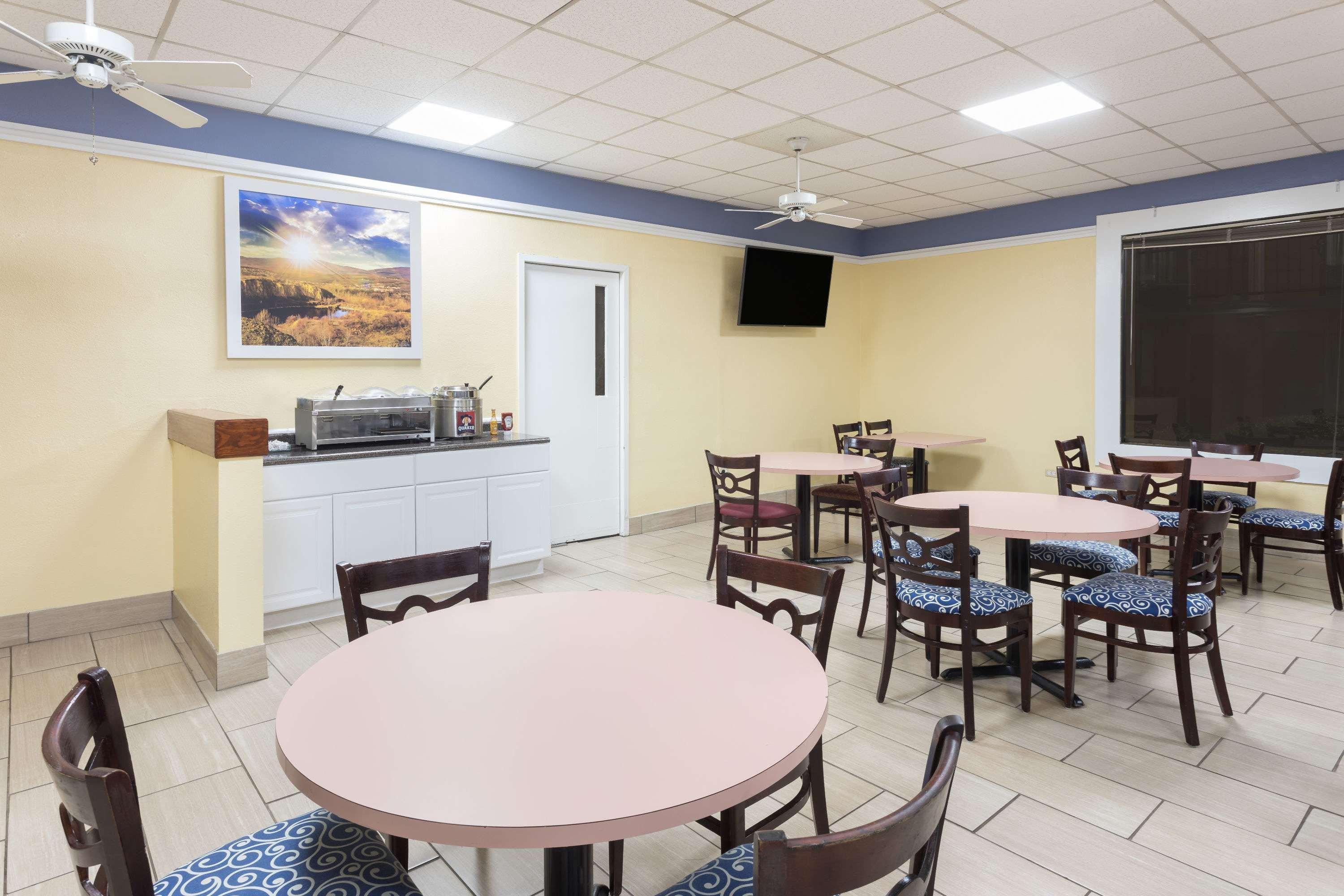 Days Inn By Wyndham Orangeburg South Buitenkant foto